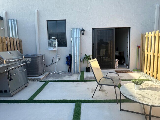 Building Photo - 437 NE 13th St