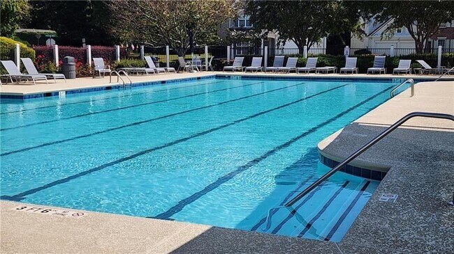 Building Photo - 3330 Ridgefair Dr