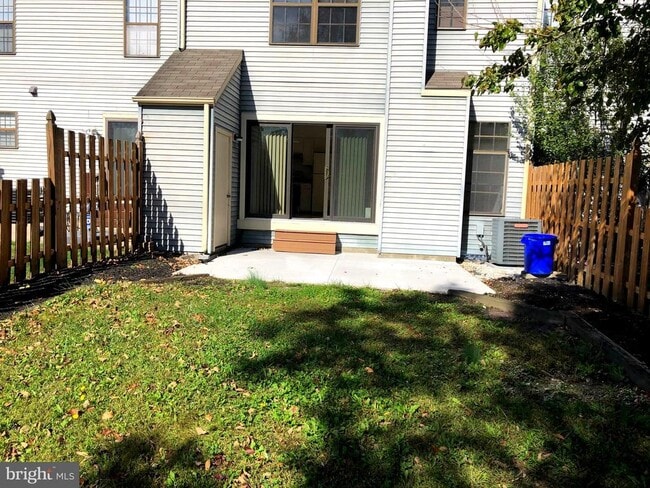 Building Photo - 56 Burgundy Dr