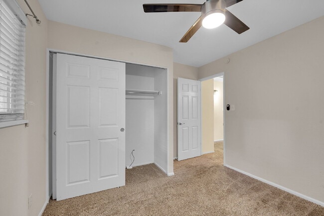 Building Photo - $2,550.00 - 4 Bedrooms, 2.5 Bathroom, Town...