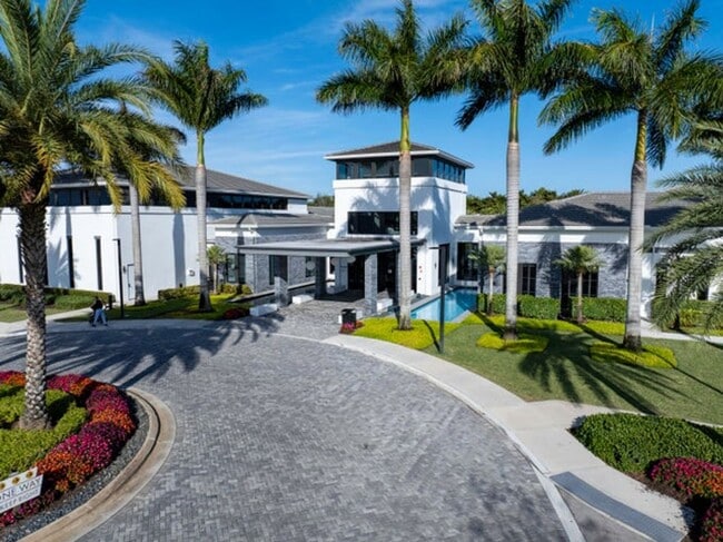 Building Photo - 17081 Five Waters Ave