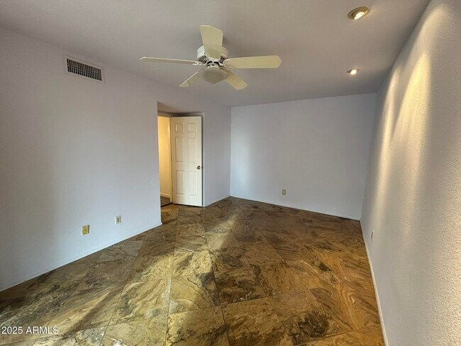 Building Photo - 9424 N 105th St