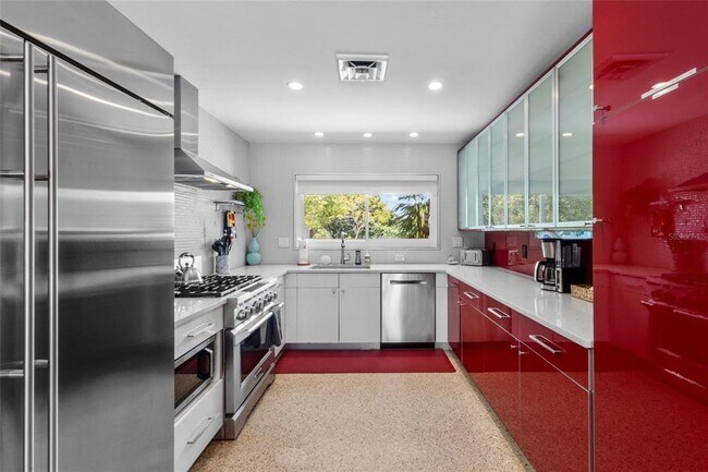 Building Photo - 7739 Westmoreland Dr
