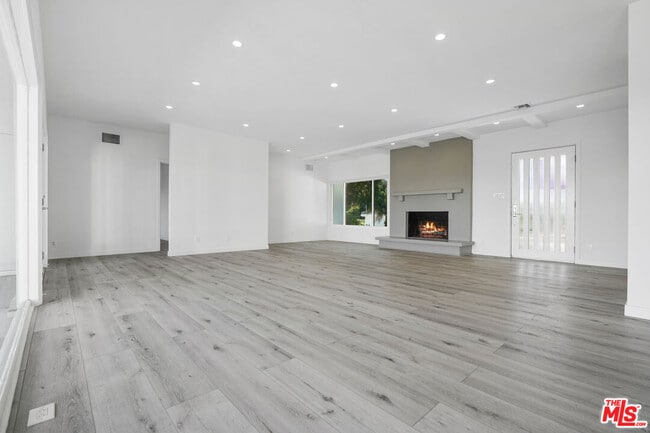 Building Photo - 16210 Bertella Dr