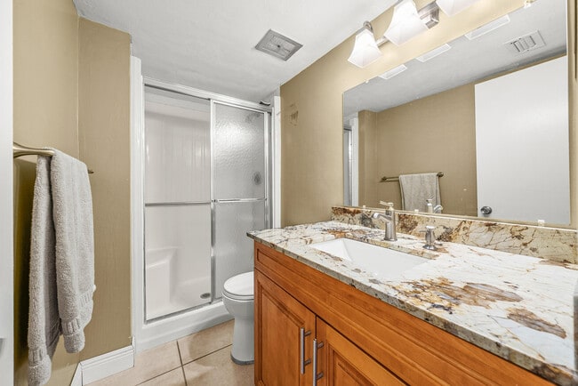 Building Photo - 2615 NE 1st Ct