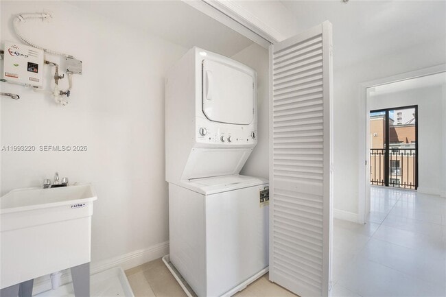 Building Photo - 671 Biltmore Way