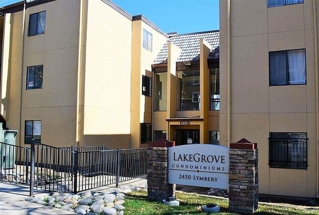 Building Photo - 1/2 Off 1st Months Rent! Great Studio unit...
