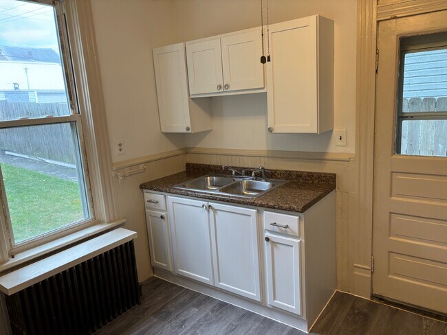 Building Photo - 435 1st Ave