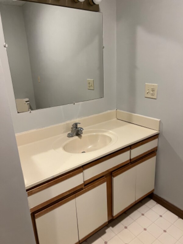 Building Photo - 284 Knoll Dr