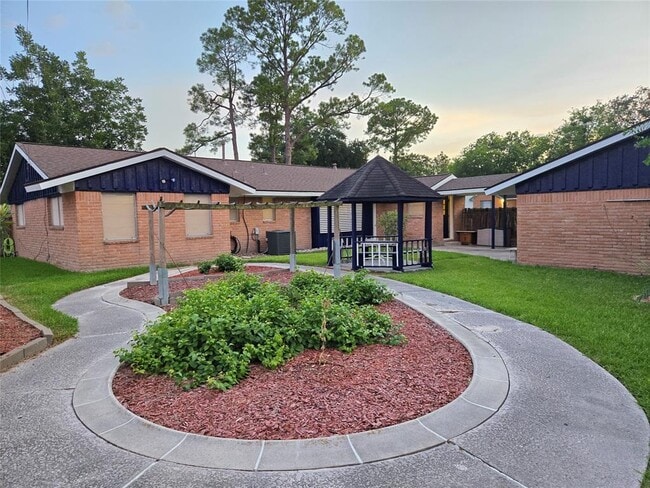 Building Photo - 8918 Mobud Dr
