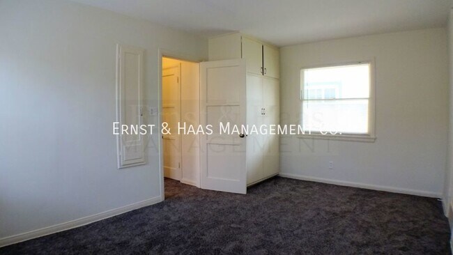 Building Photo - Beautiful Duplex Apartment in Prime Bixby ...