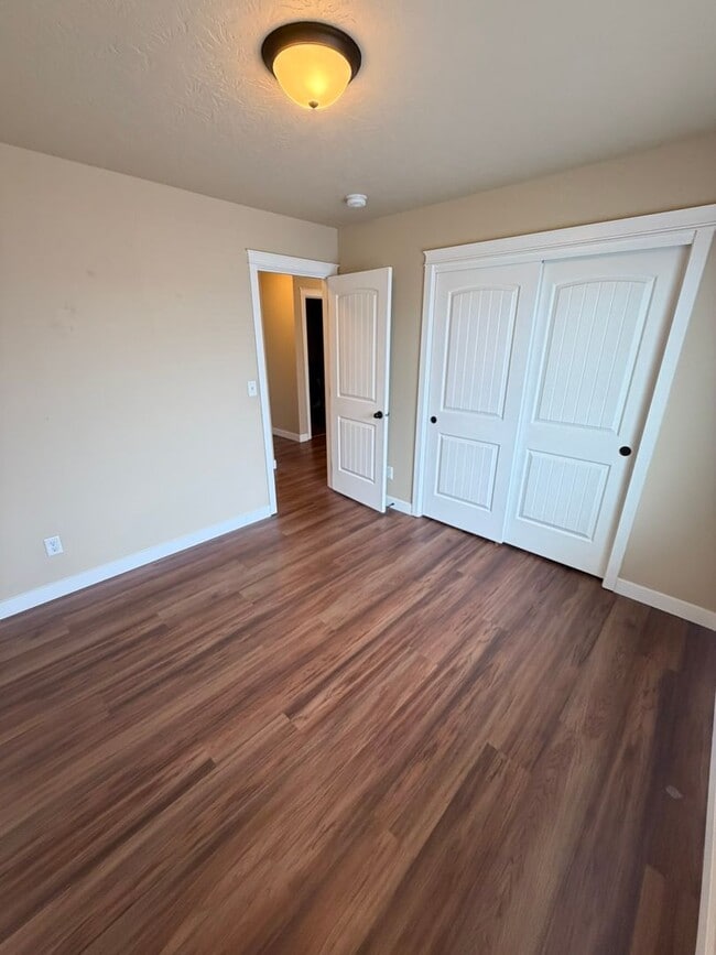 Building Photo - Must See 4 Bedroom! ** MOVE IN SPECIAL**