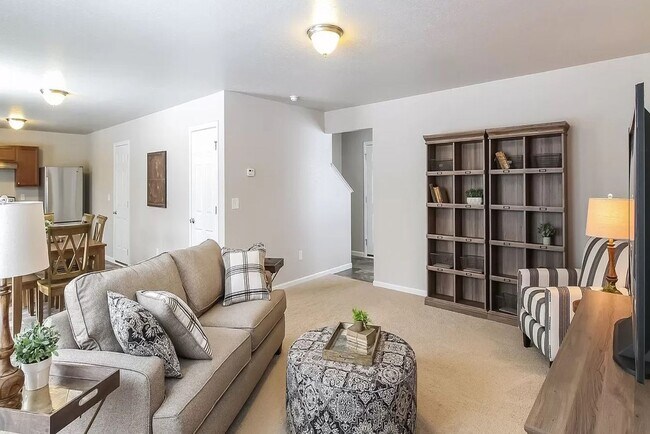 Building Photo - Immediate Occupancy Available!