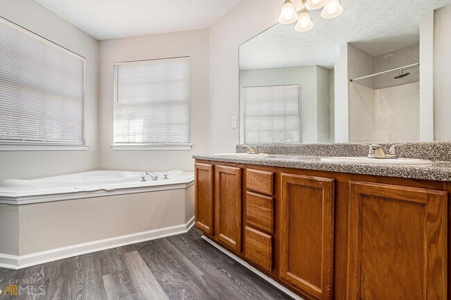 Building Photo - 1730 Bennett Dr