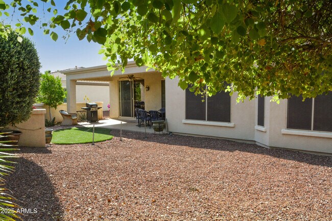 Building Photo - 13436 W La Vina Dr