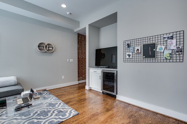 Building Photo - Marvelous Modern Mt Vernon Two-Bedroom!