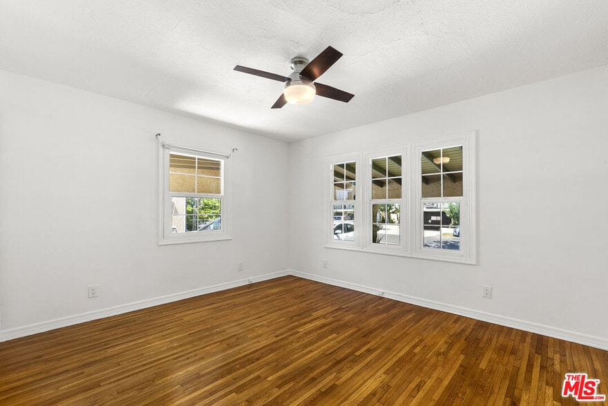 Building Photo - 515 N Kings Rd