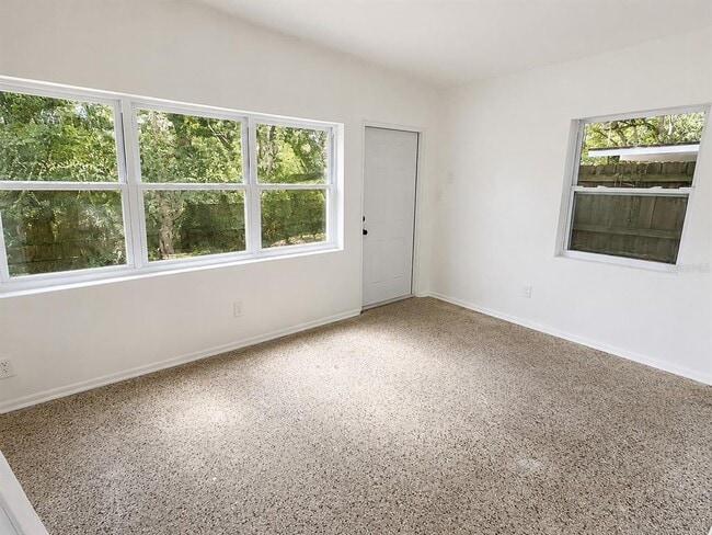 Building Photo - 1607 Dauphin Ln