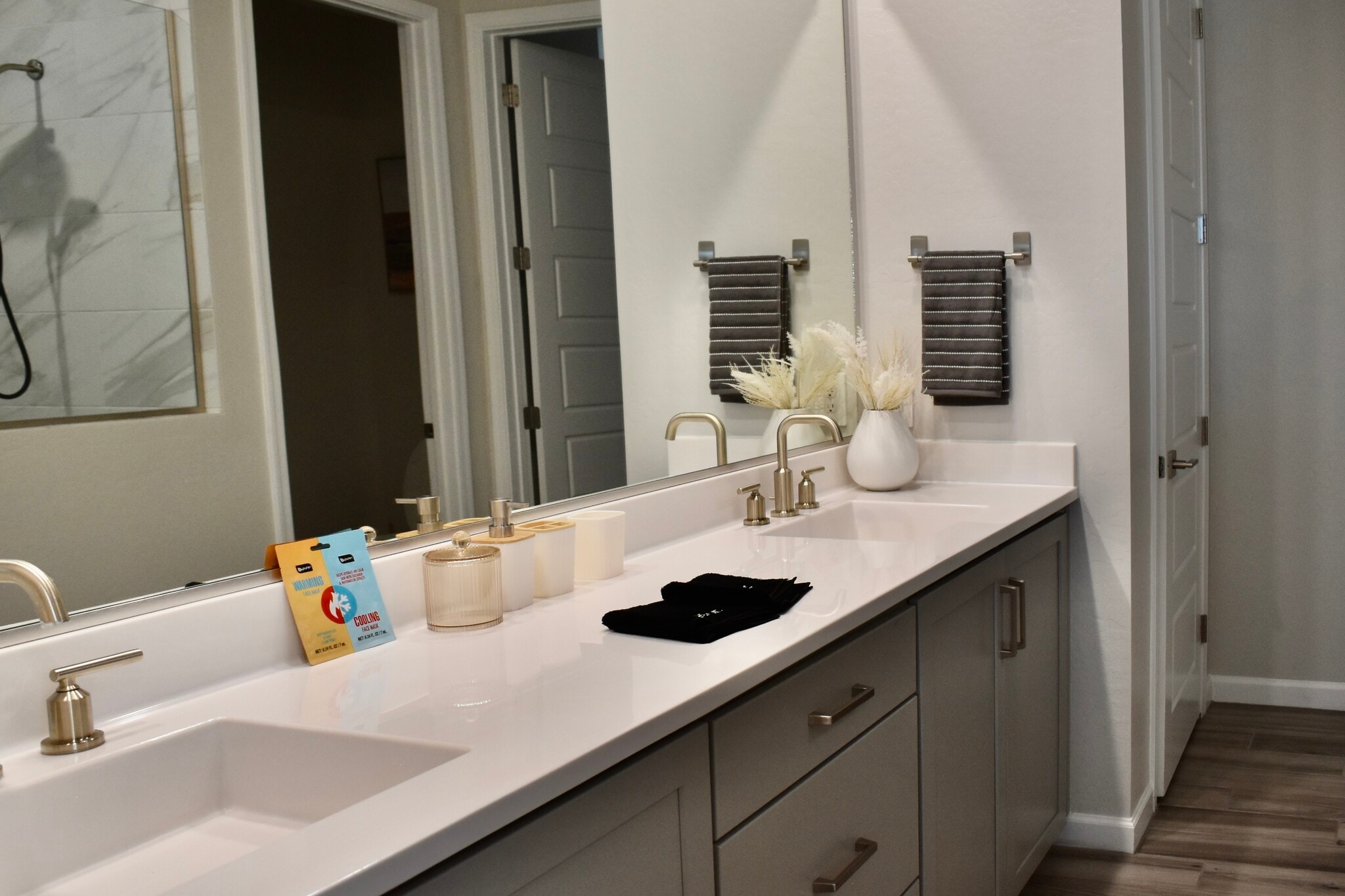 Building Photo - 5128 E Coolbrook Ave