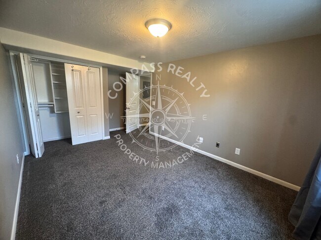 Building Photo - 372 Angus Cove