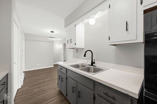 Building Photo - Woodland Court Apartments