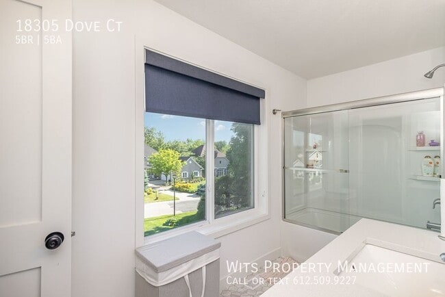 Building Photo - 18305 Dove Ct