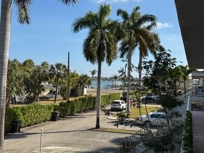 Building Photo - 4800 N Flagler Dr