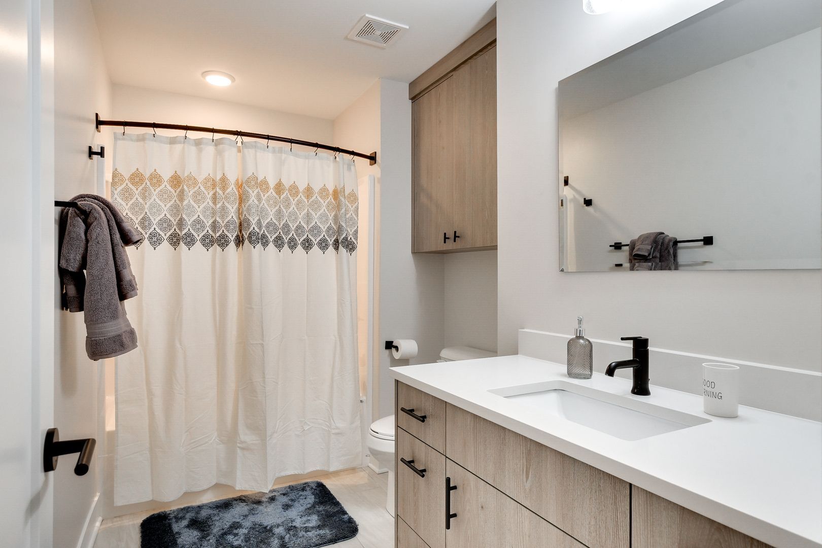 Full Private 2nd Bathroom - 1013 Park Ave