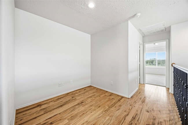 Building Photo - 3205 Victorian Manor Ln