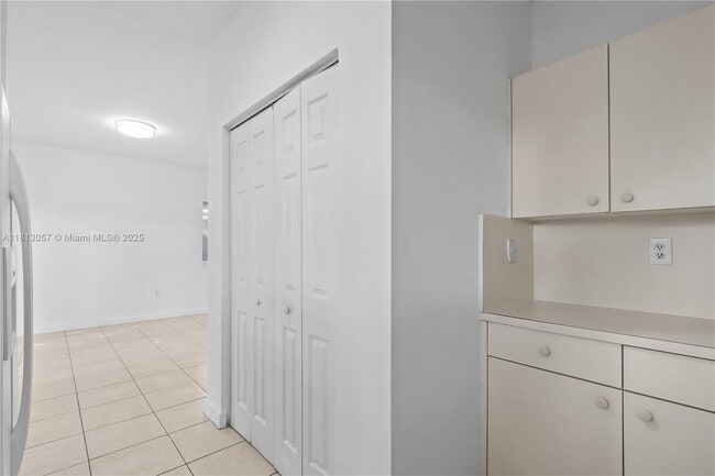 Building Photo - 1180 NE 41st Ave