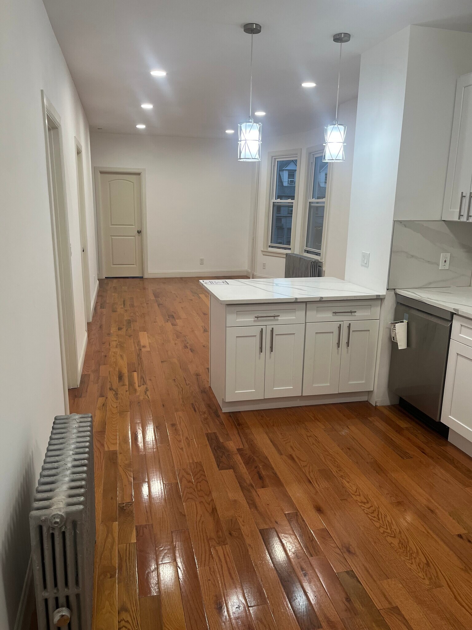 Building Photo - 535 Van Cortlandt Park Ave