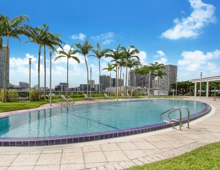 Building Photo - 601 NE 36th St