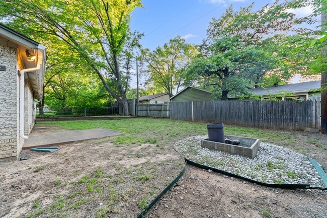 Building Photo - 121 Lake Vista W