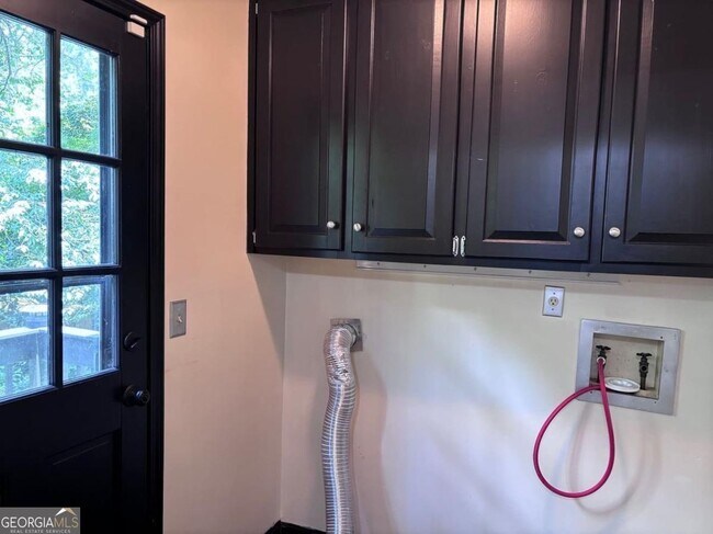 Building Photo - 2408 Crooked Tree Ct NE