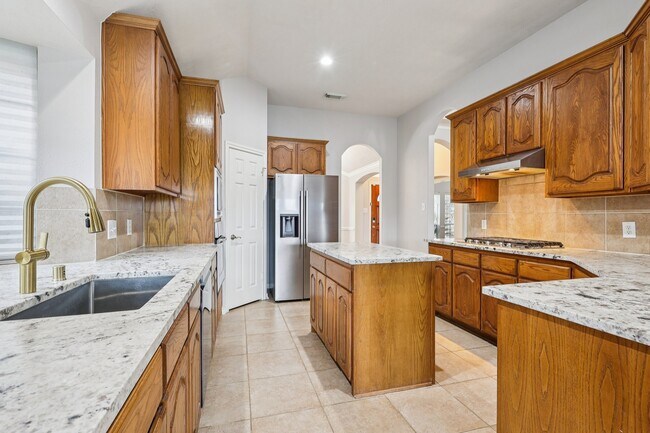Building Photo - 10206 Pine Flats Dr