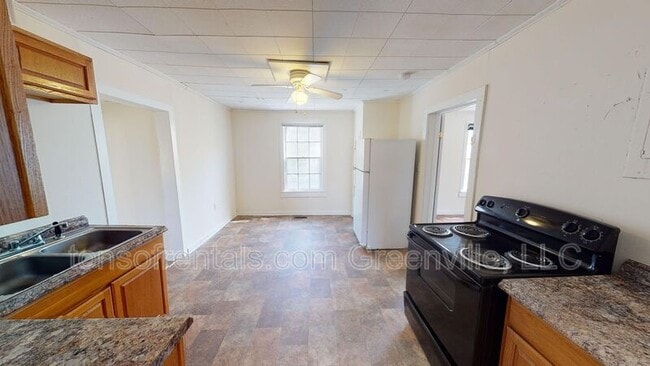 Building Photo - 359 Carney St