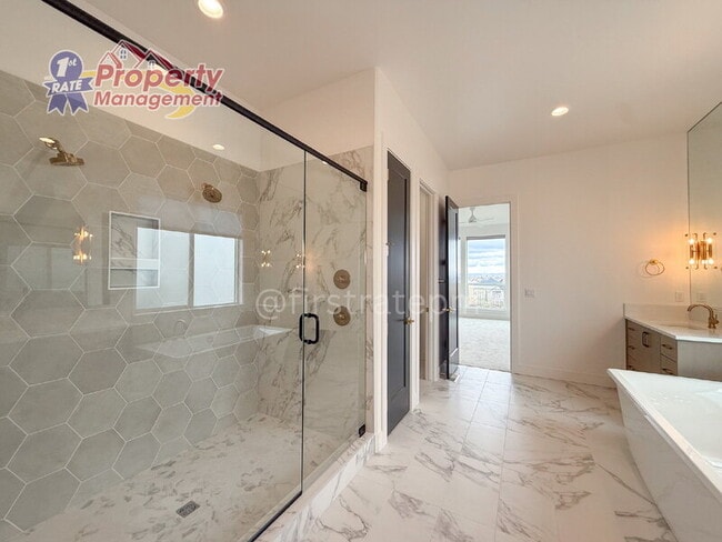 Building Photo - 3024 E Parulo Dr