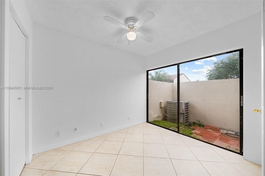 Building Photo - 7041 SW 42nd Pl