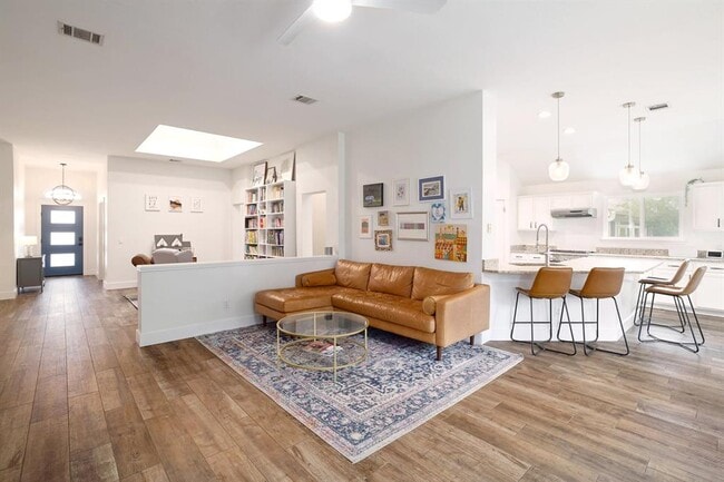 Building Photo - 10715 Galsworthy Ln