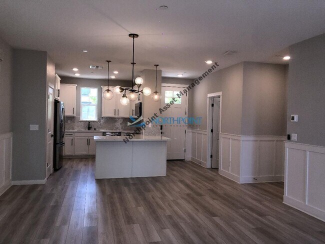Building Photo - 5013 Wuthering Ave