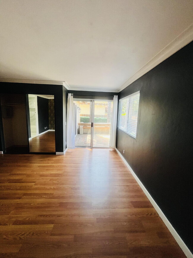 Building Photo - $3,000 - 2 Bed / 2 Bath Condo in Oceanside