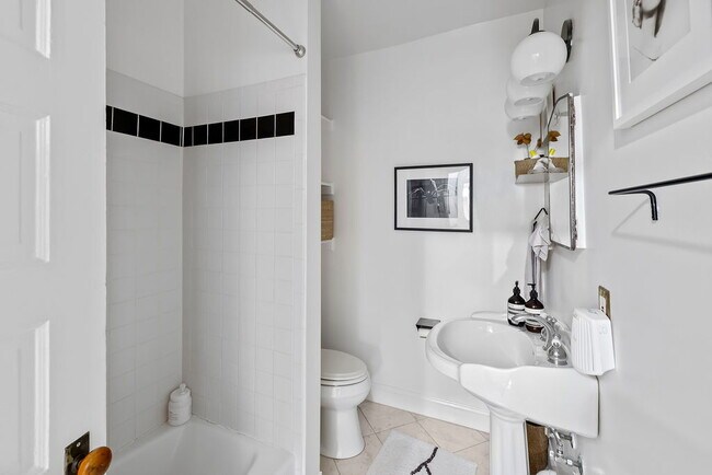 Building Photo - Beautiful, Spacious and Convenient in the HEART of DC