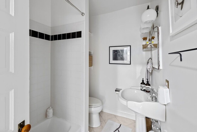 Building Photo - Great Price, Spacious and Convenient