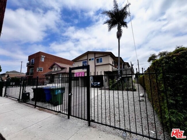 Building Photo - 1336 W 37th Dr