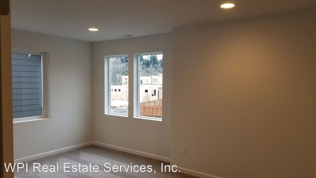 Building Photo - 4 br, 2.5 bath House - 4617 31st Ave SE Un...