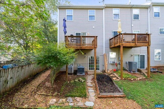 Building Photo - 123 Danbury Ct