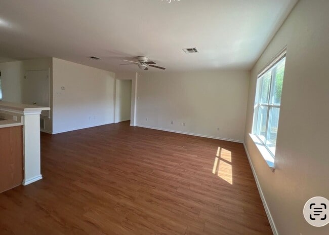 Building Photo - 940 Goldenrod St