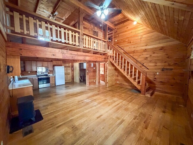 Building Photo - 111 Rocky Creek Dr
