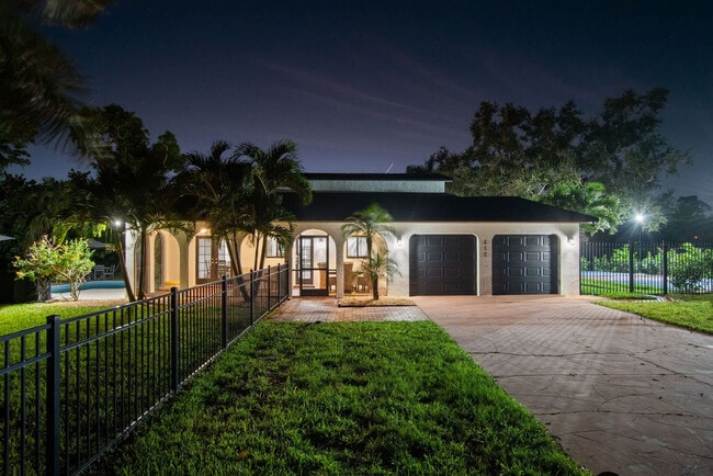 Building Photo - 612 Montezuma Dr