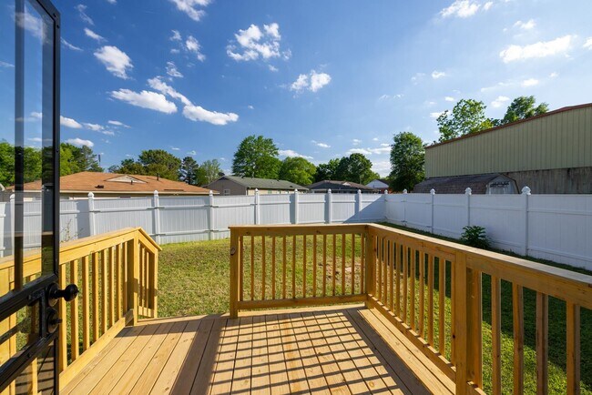 Building Photo - 153 Seven Pines